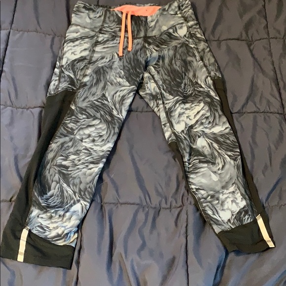 Size Small Exercise Capris - Picture 2 of 2